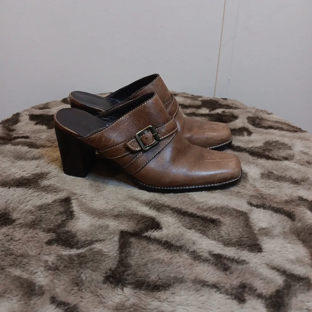 GIANNI‎ BINI Brown Leather Buckle Accent Slip On Mule Women's, Sz 8.5 - Picture 2 of 7